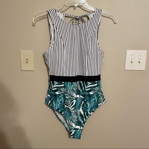 CUPSHE Women's Striped Leafy One Piece Swimsuit, XL